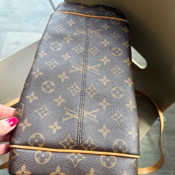 Louis Vuitton Totally MM Tote - Picture 7 of 10